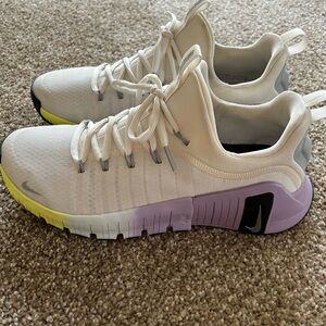 Nike Metcon White and Lavender Athletic Shoes